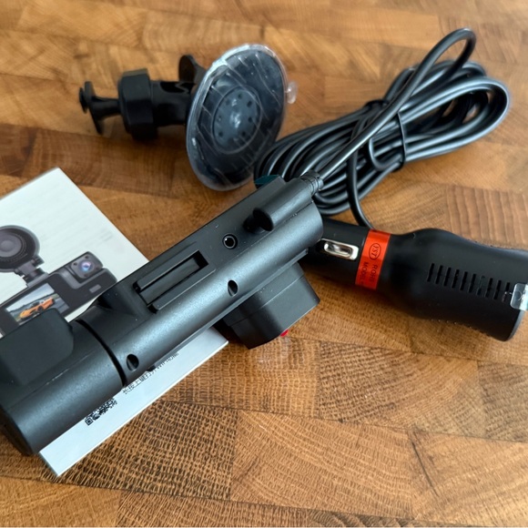 Dash Cam w/Mount & Charger - Picture 3 of 6